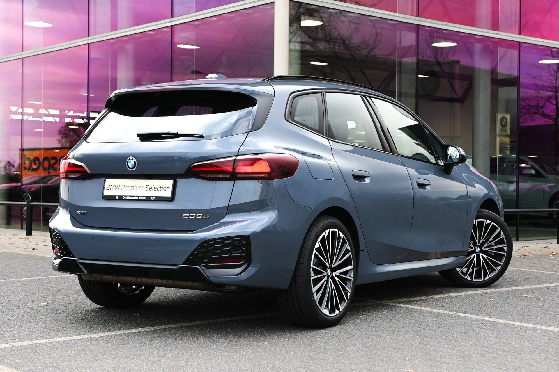 BMW 2 Serie Active Tourer 230e xDrive M Sport Automaat / Tre, Auto's, Gebruikt, 1820 kg, Origineel Nederlands, Bedrijf