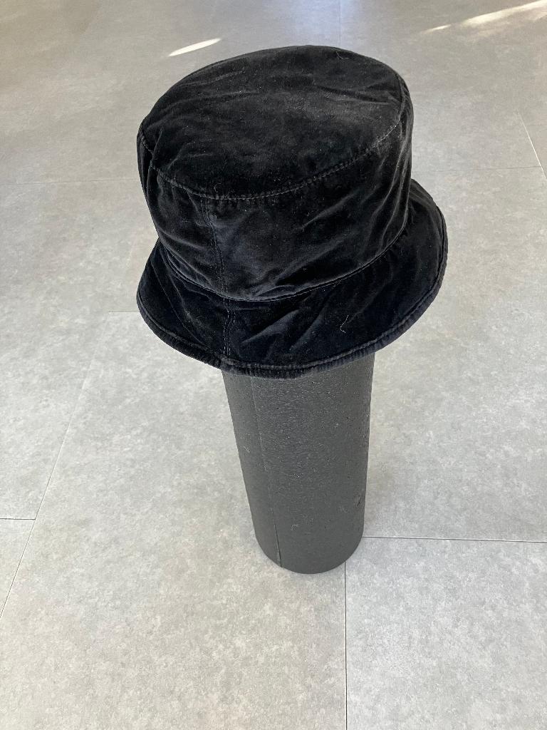 velours hoedje, Kleding | Dames, Ophalen of Verzenden, Zo goed als nieuw, Maat 38/40 (M), Overige typen