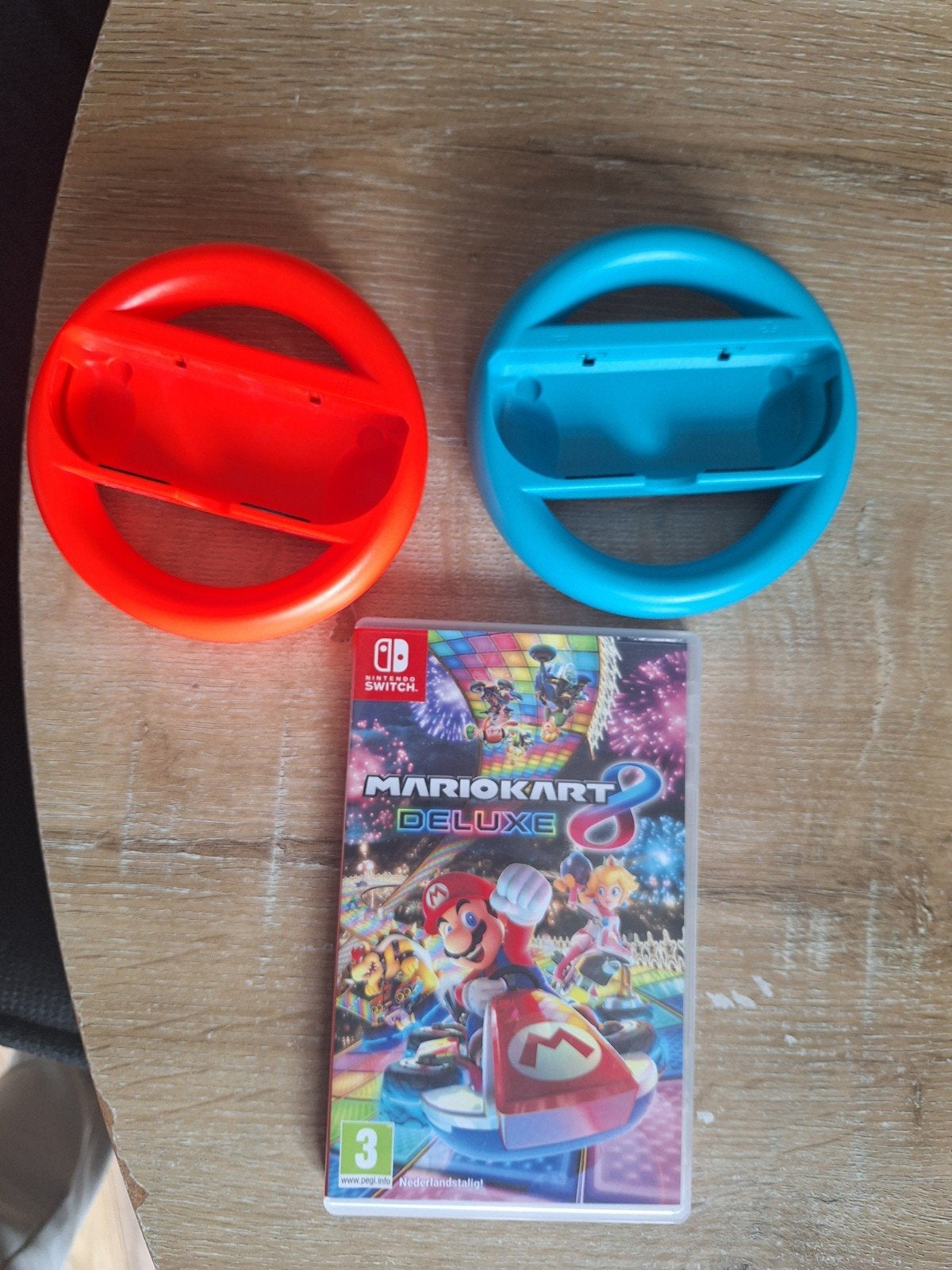 Mario Kart 8 Deluxe (Nintendo Switch) met stuurwielen, Spelcomputers en Games, Games | Nintendo Switch, Nintendo, Racen en Vliegen