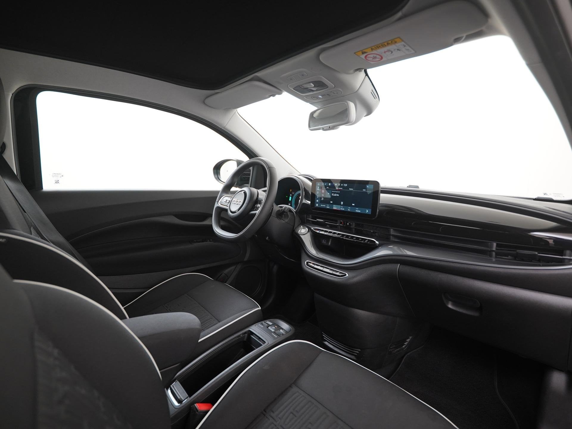 Fiat 500e C Icon 42 kWh | SOH 97% | 360 Camera | Apple Carpl, Auto's, Stof, Gebruikt, 118 pk, 4 stoelen