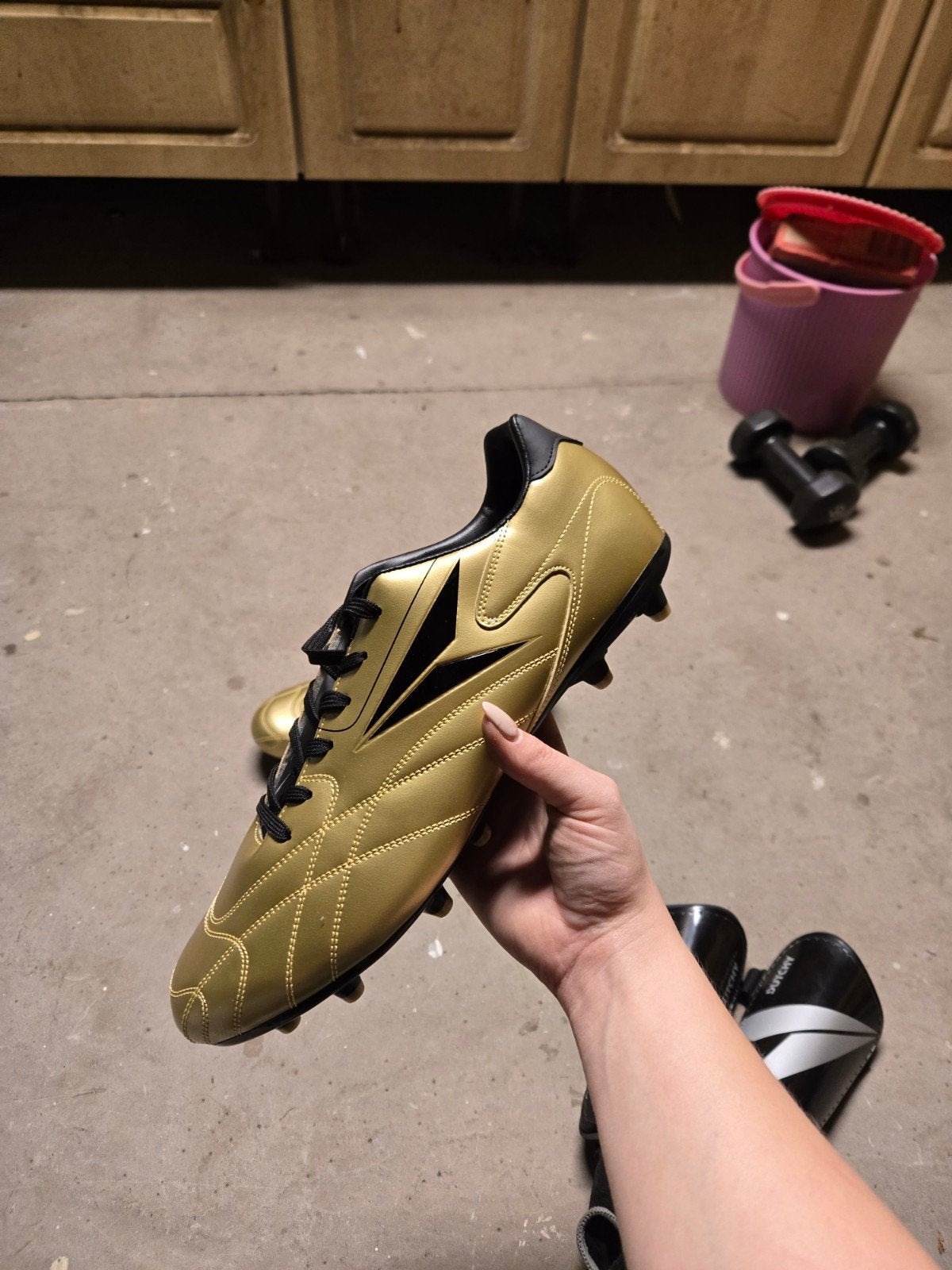 Nieuwe gouden voetbalschoenen met scheenbeschermers, Ophalen, Maat XL, Schoenen, Nieuw