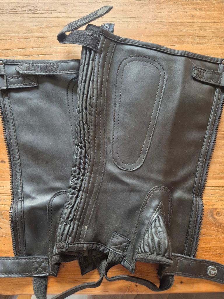 Zwarte chaps, maat 10, Ophalen of Verzenden, Gebruikt, Kinderen, Schoeisel
