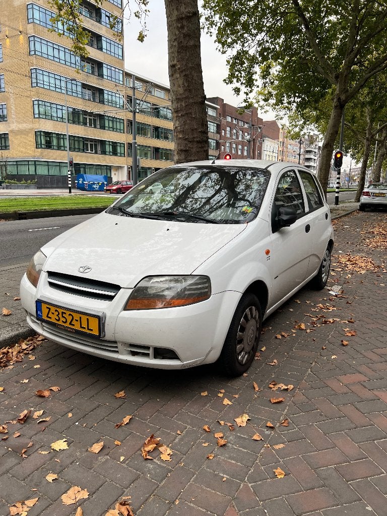 Daewoo Kalos 1.2 2004 Wit, Auto's, Voorwielaandrijving, 1150 cc, 15 km/l, 31 €/maand
