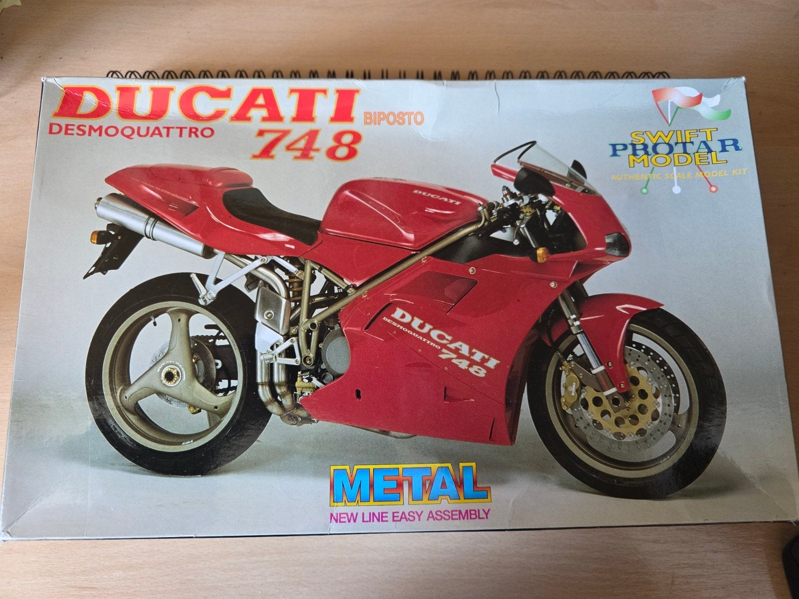DUCATI DESMOQUATTR0 748 BIPOSTO 1/9 Scale PROTAR, Hobby en Vrije tijd, Overige merken, Auto, Groter dan 1:32, Ophalen of Verzenden