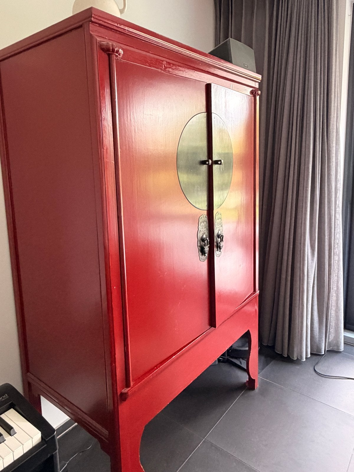 Prachtige Chinese bruidskast in rood, Antiek en Kunst, Ophalen