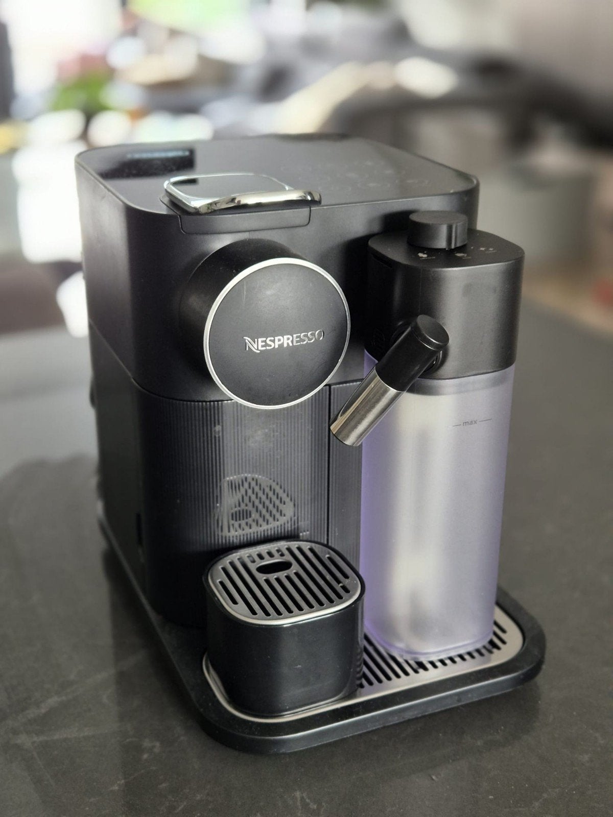 Nespresso De'Longhi Lattissima Grand, Koffiepads en cups, Gebruikt, Koffiemachine, Ophalen of Verzenden