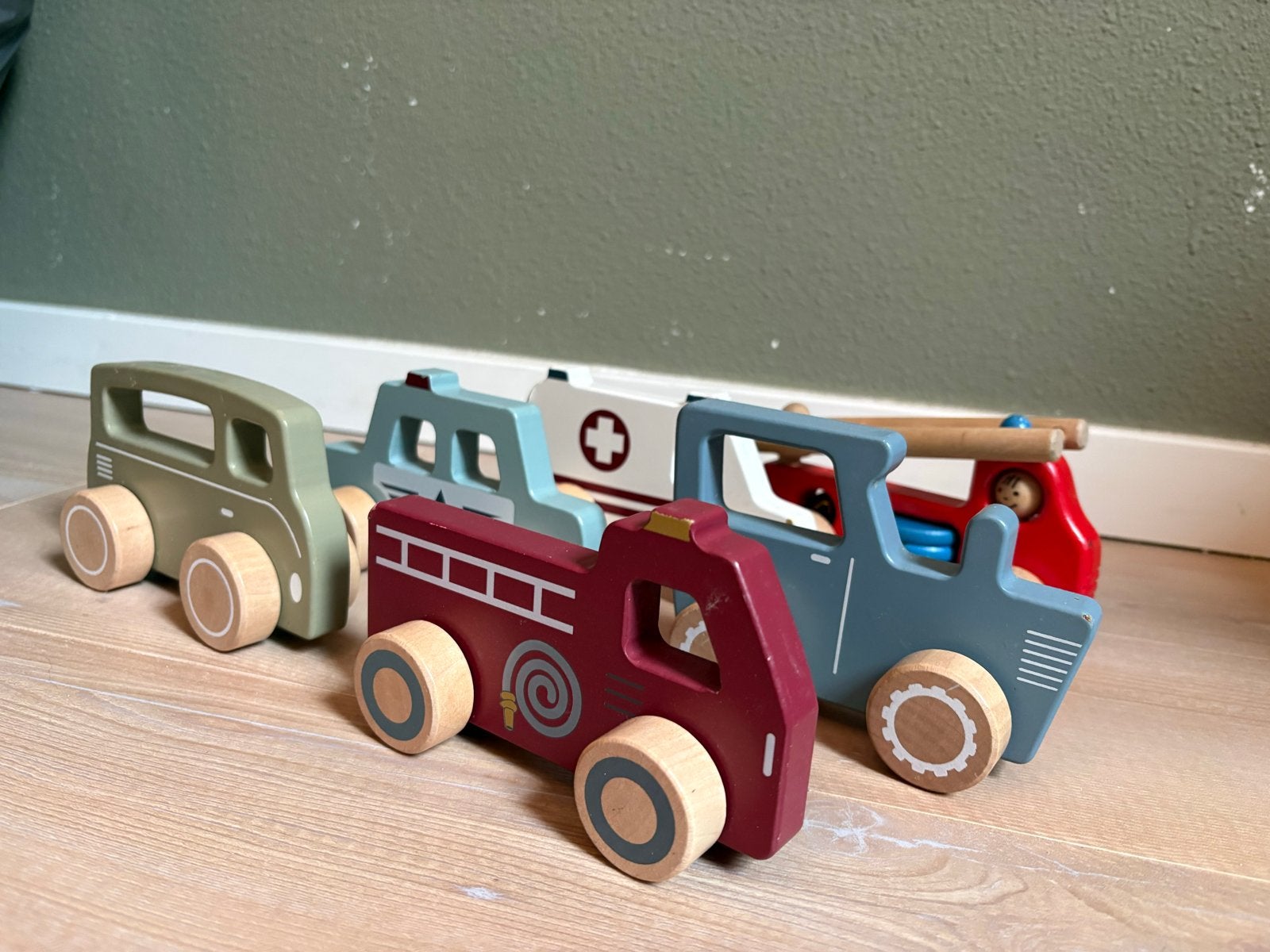 Houten speelgoedauto's Little Dutch, Ophalen, Zo goed als nieuw