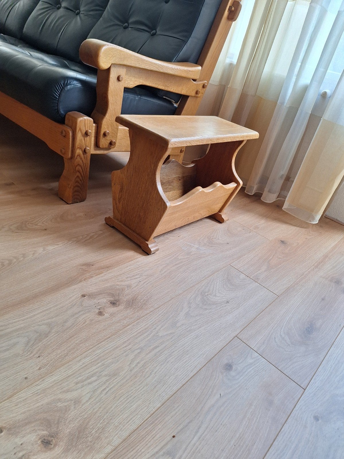 Gratis: eiken bijzettafel met tijdschriftenrek, Huis en Inrichting, Ophalen, Minder dan 45 cm, Minder dan 55 cm, Gebruikt