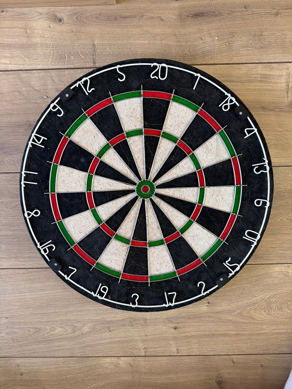 Dartbord in goede staat, Sport en Fitness, Ophalen, Gebruikt, Dartbord