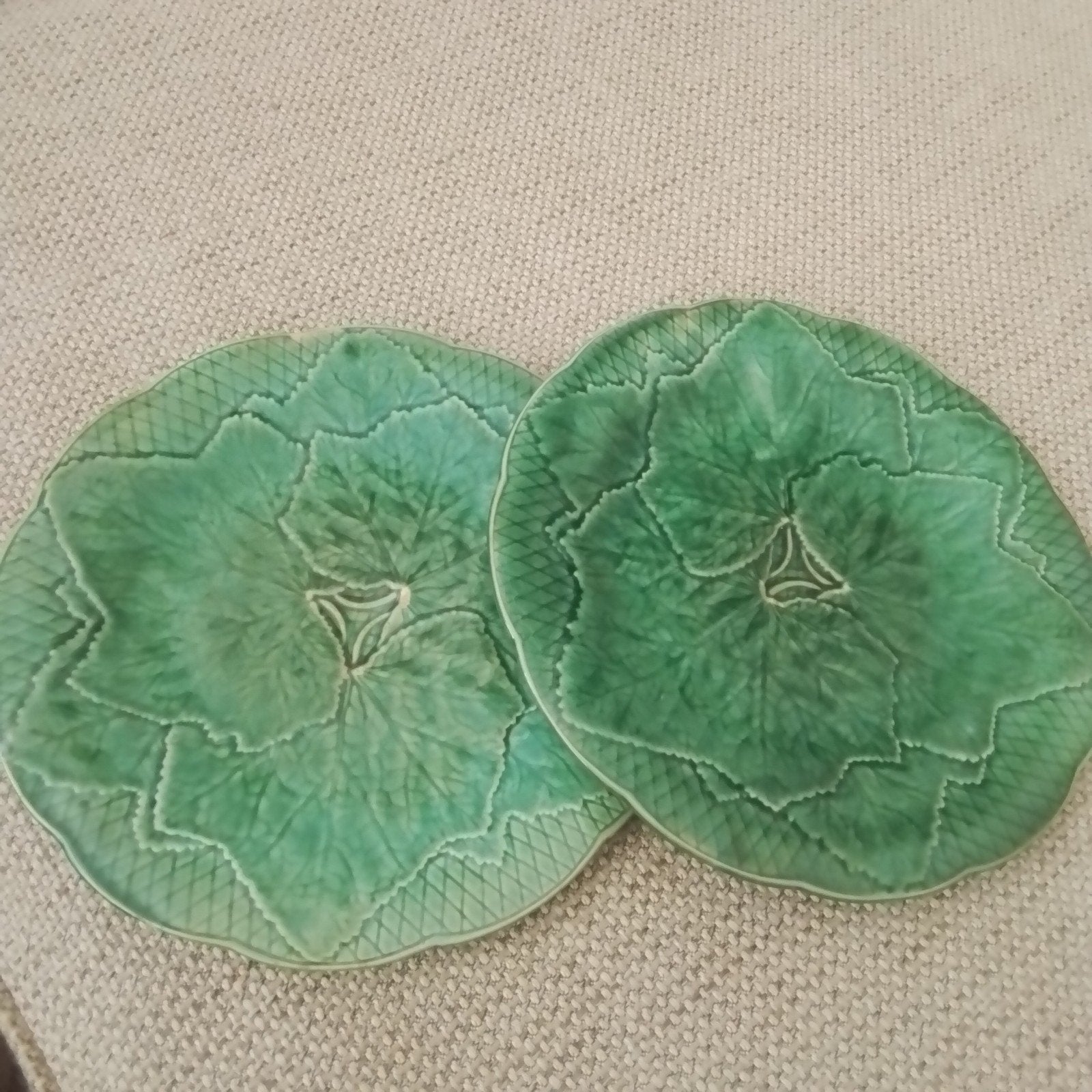 2 zeer oude barbotine borden Gien 21cm, Antiek en Kunst, Ophalen of Verzenden