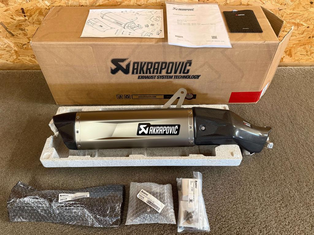 Akrapovic uitlaat Honda CRF1100L Africa Twin 2020-2023 Euro5, Verzenden, Nieuw, Media@akrapovic.com, Malo Hudo 8a, Ivančna Gorica, 1295, SI