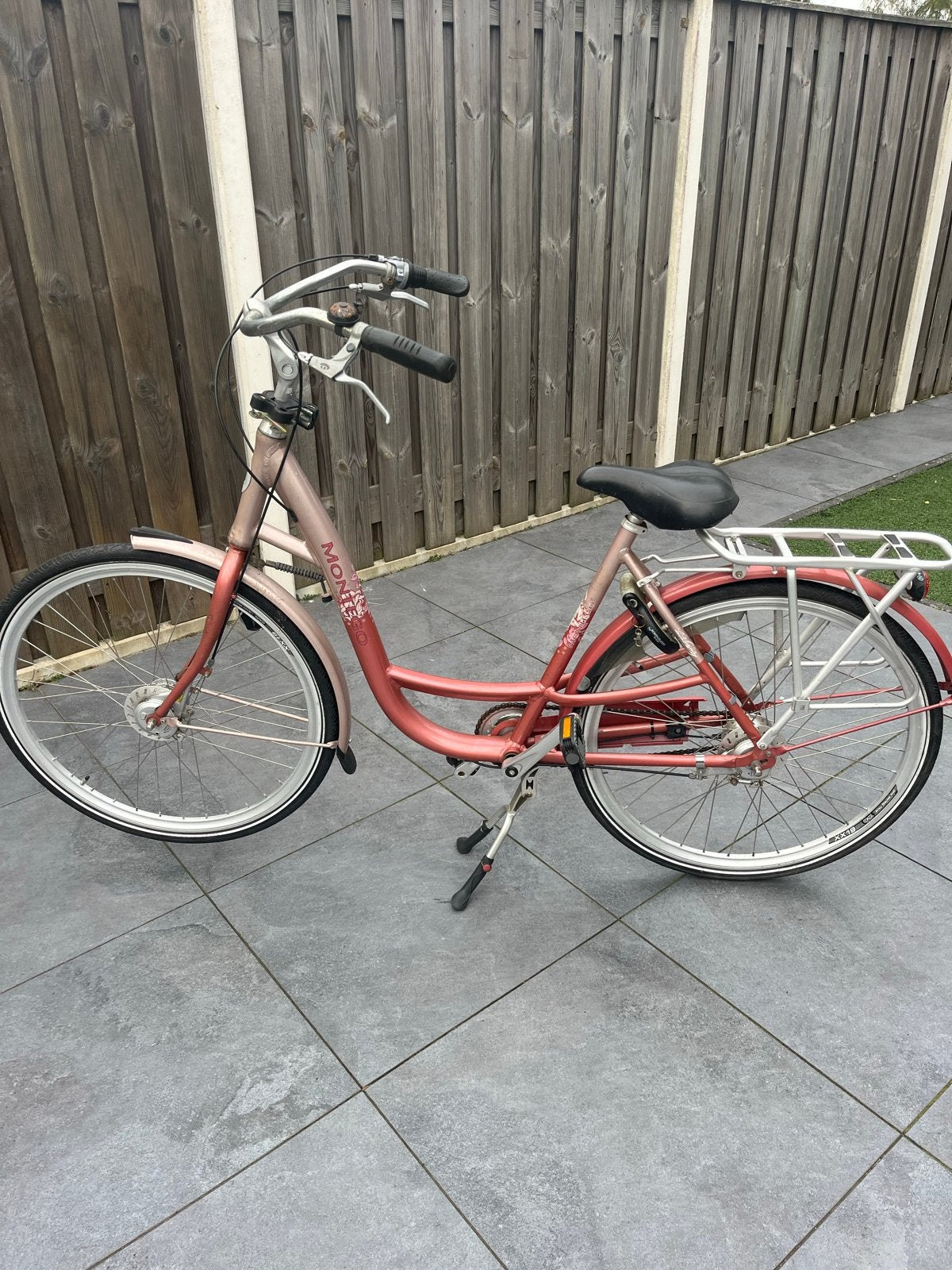 Montego damesfiets - roest, lekke band, lamp los 26 inch, Ophalen, Gebruikt, Overige merken