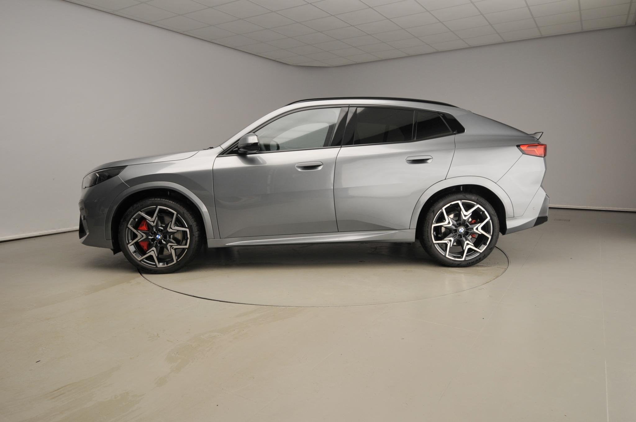 BMW X2 sDrive 20i | M-Sportpakket | LED | HUD | Active cruis, Auto's, 156 pk, Met garantie (alle), Bedrijf, 3 cilinders