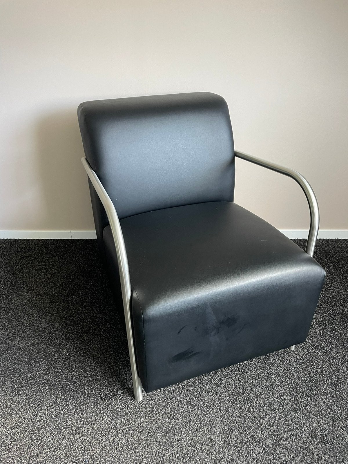 Moderne zwart fauteuil, Ophalen, 75 tot 100 cm, Zo goed als nieuw, Mocern