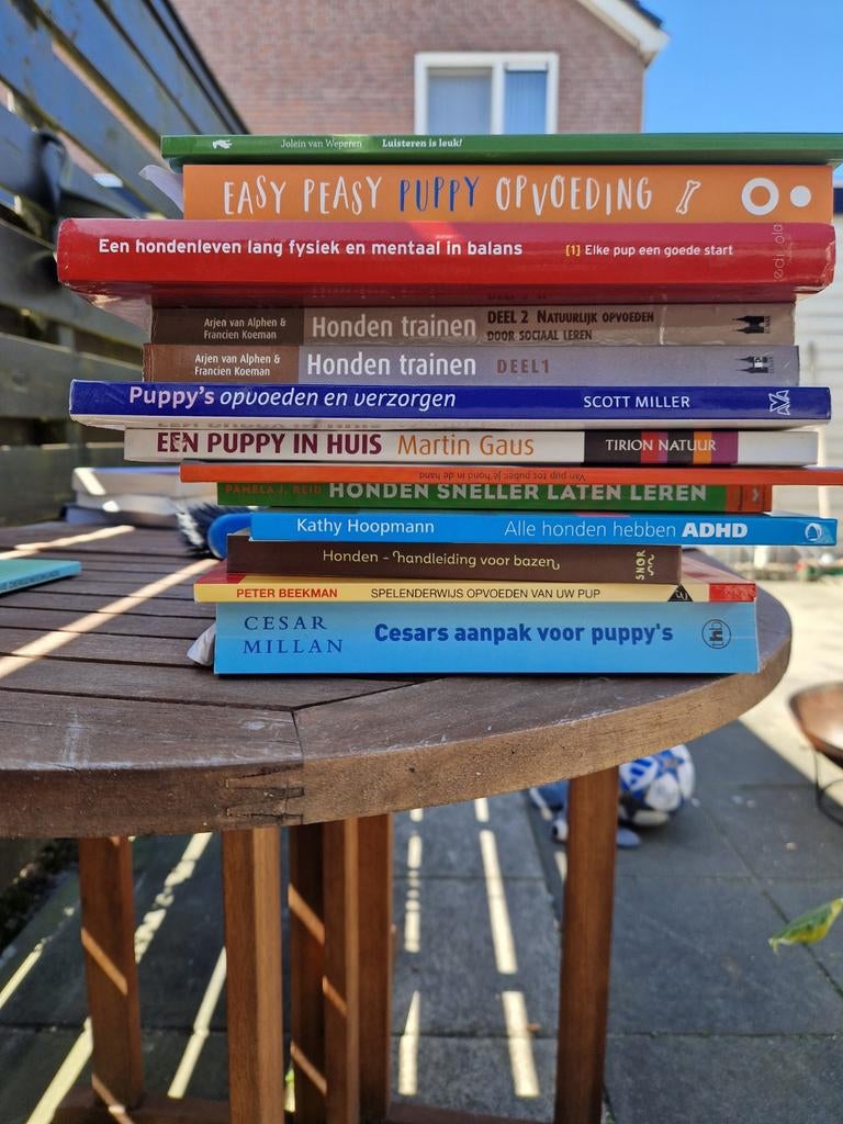 13 boeken over honden: opvoeding, training en puppy's, Ophalen of Verzenden, Gelezen, Honden