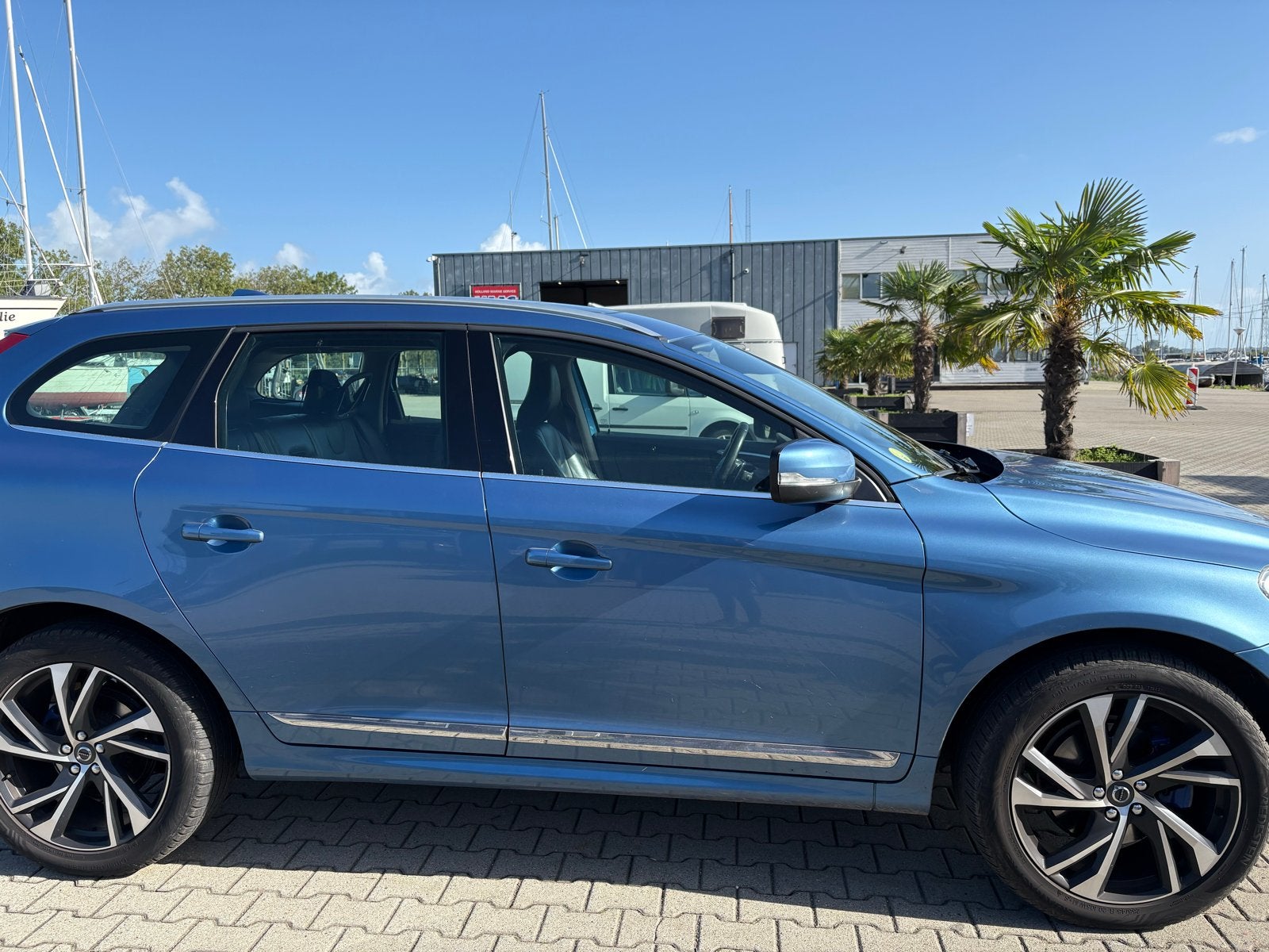 Volvo XC60 2.4 D5 AWD 2017, Auto's, Automaat, 1698 kg, 197 €/maand, 2000 kg