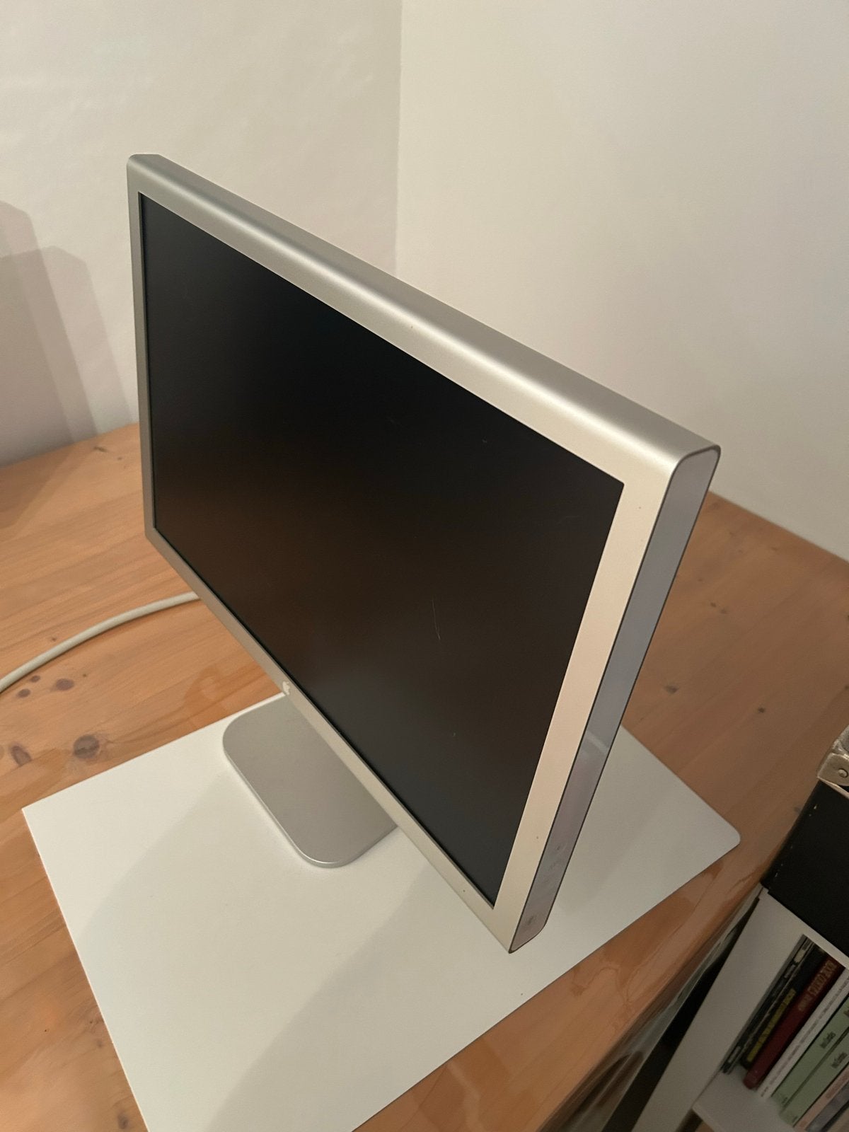 Apple Cinema Display 20 inch Widescreen Monitor, Computers en Software, Monitoren, Ophalen, Gebruikt, Kantelbaar, Onbekend
