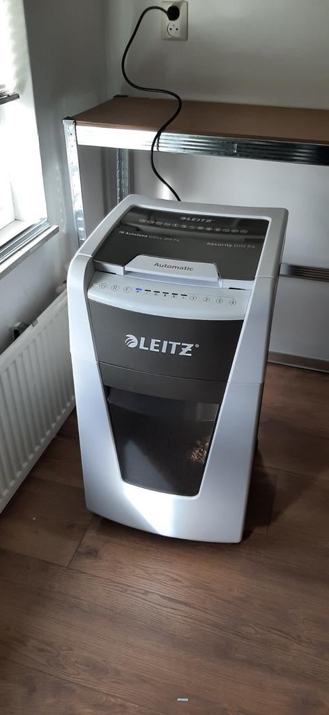Leitz Papierversnipperaar | IQ Autofeed Office 300 P4, Ophalen, Zo goed als nieuw