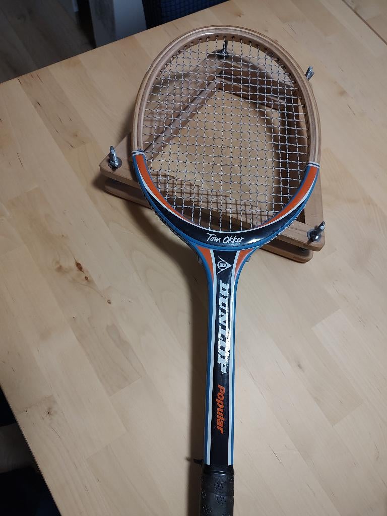 Vintage houten tennisracket Dunlop Tom Okker + houten frame, Sport en Fitness, Tennis, Gebruikt, Racket, Dunlop, Ophalen