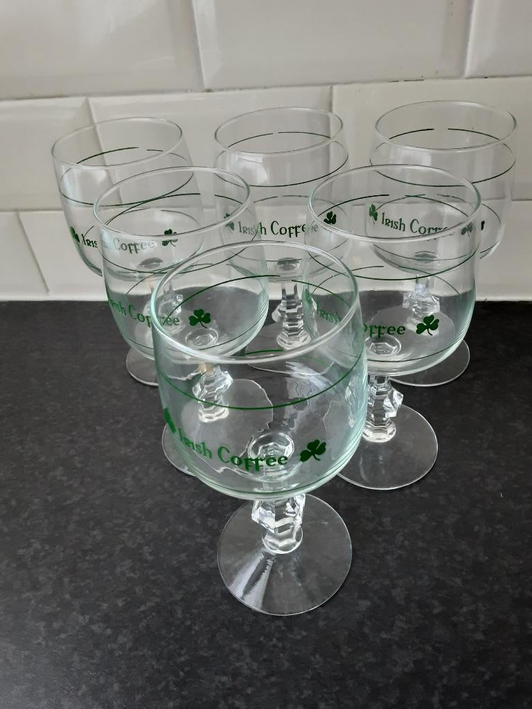 IRISH COFFEE glazen 6 stuks, diamanten voet, (6b), Ophalen of Verzenden, Zo goed als nieuw, Overige typen
