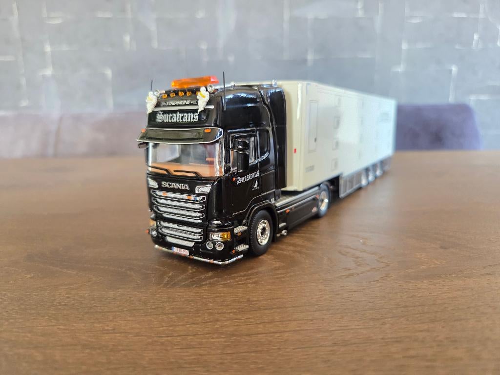 Sucatrans Scania S serie 3-assige resin vlakke vee-oplegger, Hobby en Vrije tijd, Modelauto's | 1:50, Ophalen of Verzenden, Zo goed als nieuw