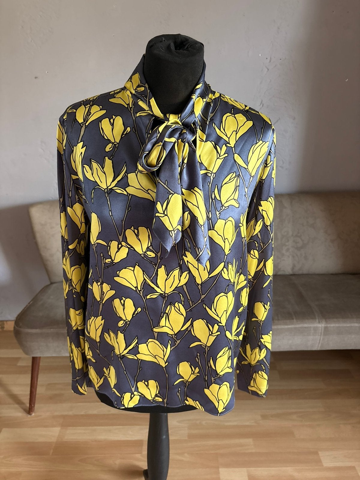 Robert Friedman mooie zijden strik blouse mt M ZGAN, Ophalen of Verzenden, Zo goed als nieuw, Maat 38/40 (M), Grijs