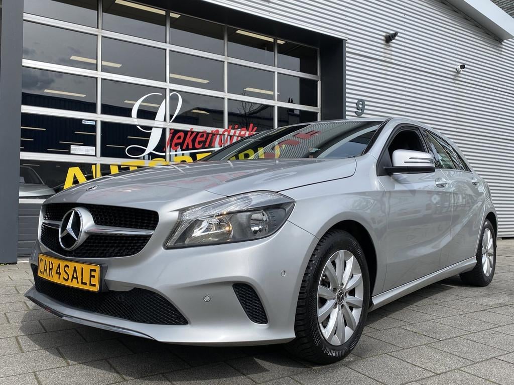 Mercedes-Benz A-klasse 180 BlueEFFICIENCY URBAN - Navigatie, Voorwielaandrijving, Gebruikt, Zwart, 4 cilinders