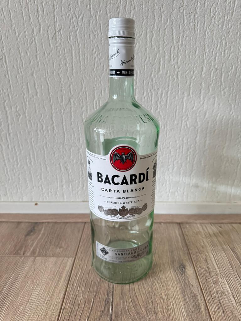 Lege bacardi fles 1,5 liter DIY, Ophalen, Zo goed als nieuw, Verpakking