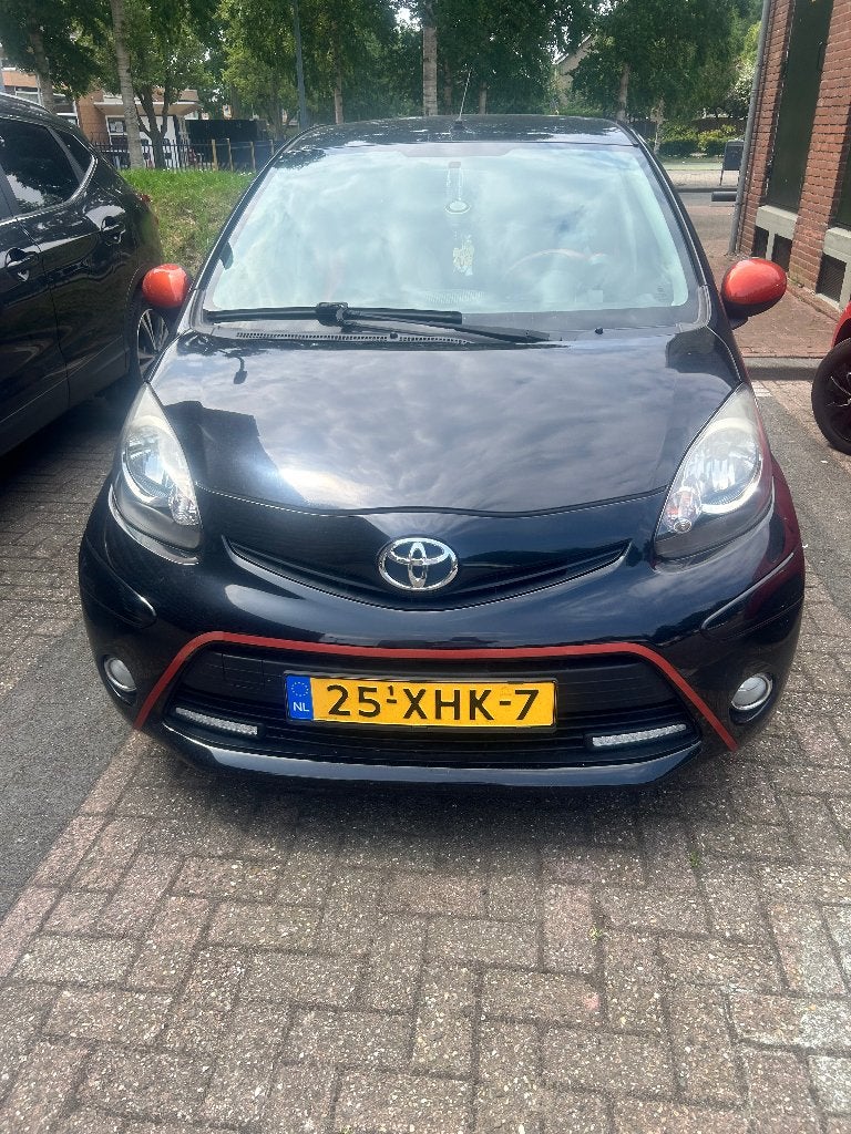 Toyota Aygo 1.0 12V Vvt-i 5DRS 2012 Zwart, Voorwielaandrijving, Stof, 4 stoelen, Origineel Nederlands