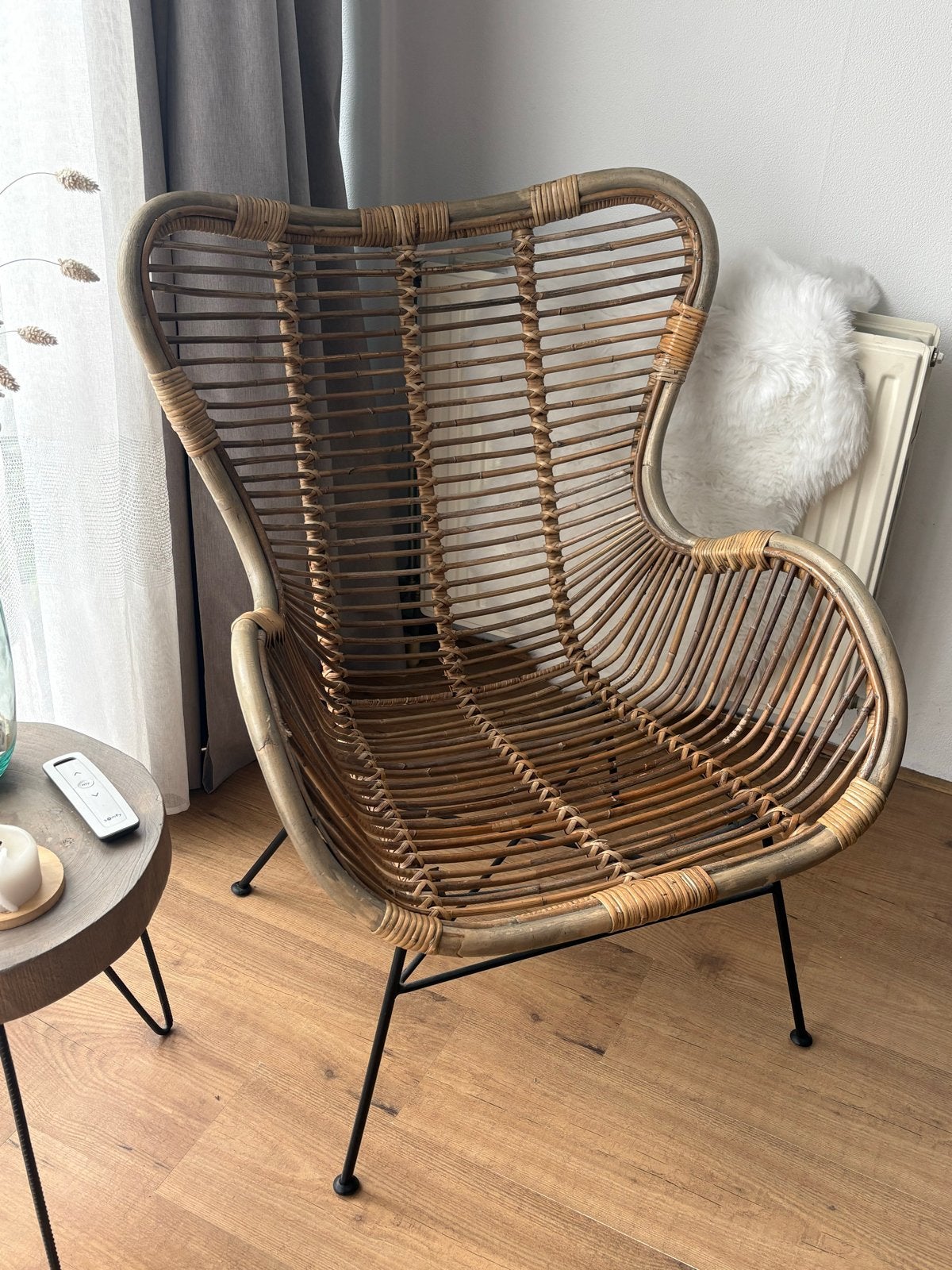 Rotan stoel met metalen onderstel, Huis en Inrichting, Ophalen, Gebruikt, Bruin, Riet of Rotan
