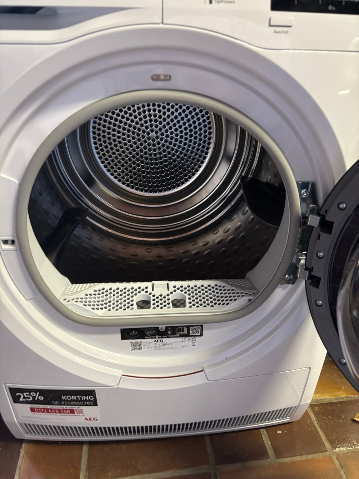 Foto 5 van AEG 7000 Series SensiDry 7 kg Warmtepompdroger