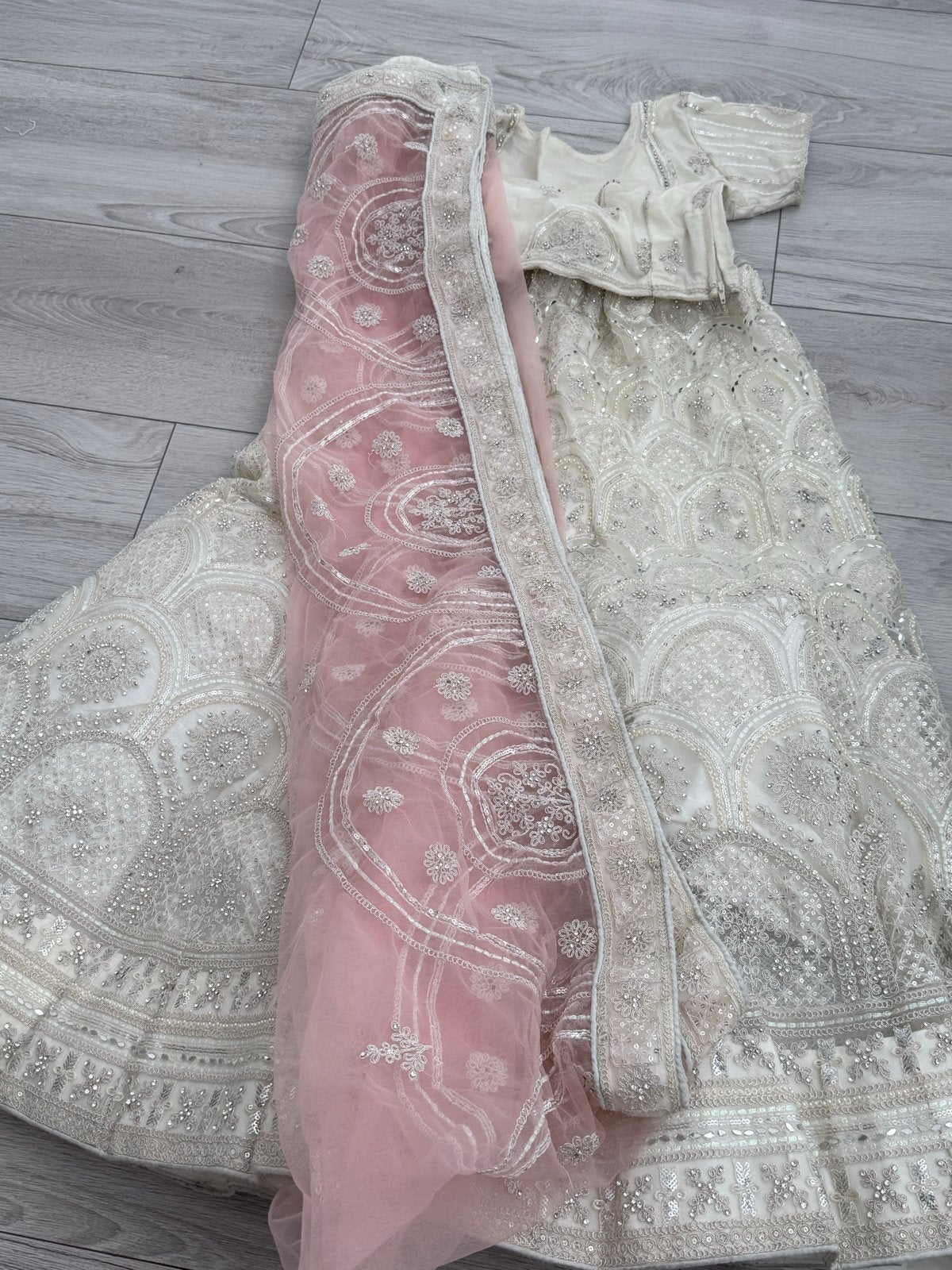 Prachtige witte Indiase jurk met roze dupatta, Kleding | Dames, Overige typen, Wit, Ophalen of Verzenden, Zo goed als nieuw