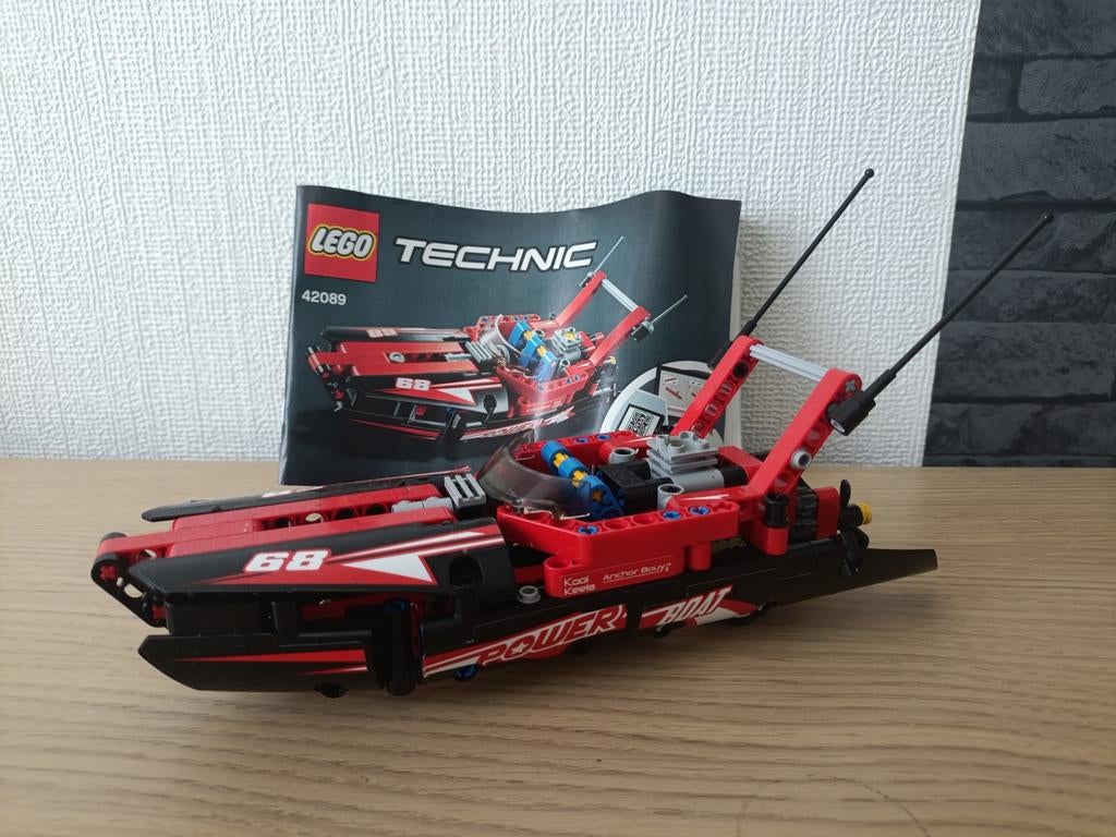 LEGO Technic Powerboat 42089, Ophalen of Verzenden, Zo goed als nieuw