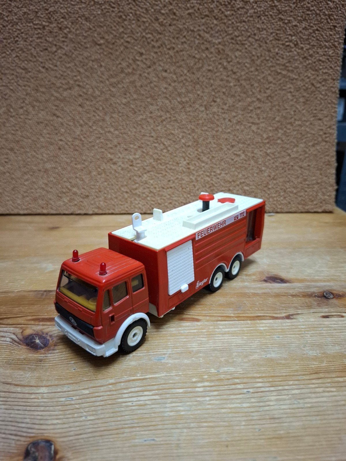Siku Mercedes brandweer, Hobby en Vrije tijd, Modelauto's | 1:50, Ophalen of Verzenden, Gebruikt, Bus of Vrachtwagen, SIKU