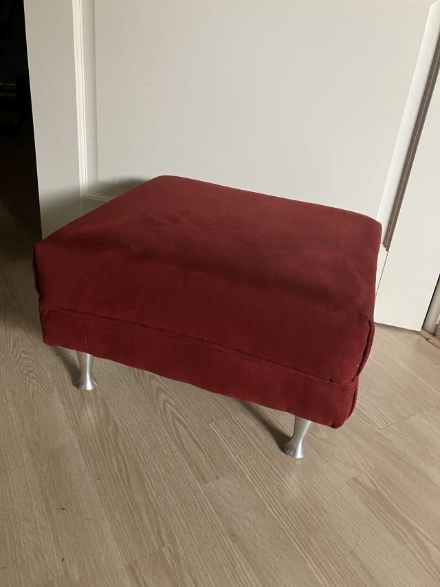 2x donker rood suede voetstoel footstool poef, Ophalen, Minder dan 50 cm, Gebruikt, Vierkant