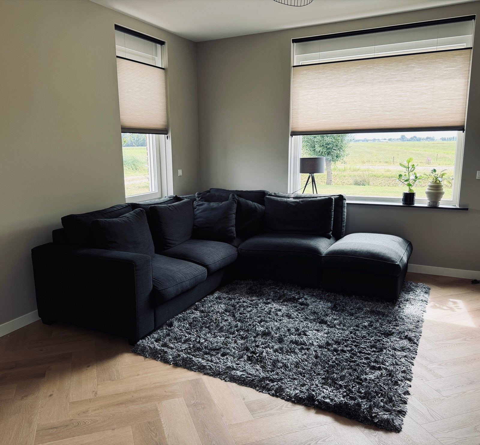 Zwarte hoekbank met hocker, nette staat, Ophalen, 250 tot 300 cm, Gebruikt, 100 tot 125 cm