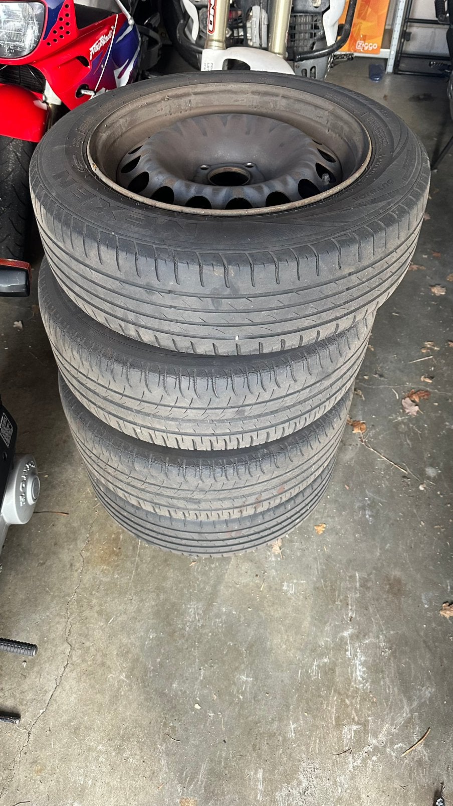 Originele Peugeot 2008 velgen met wieldoppen – 4 stuks, Ophalen, Gebruikt, 16 inch, Banden en Velgen