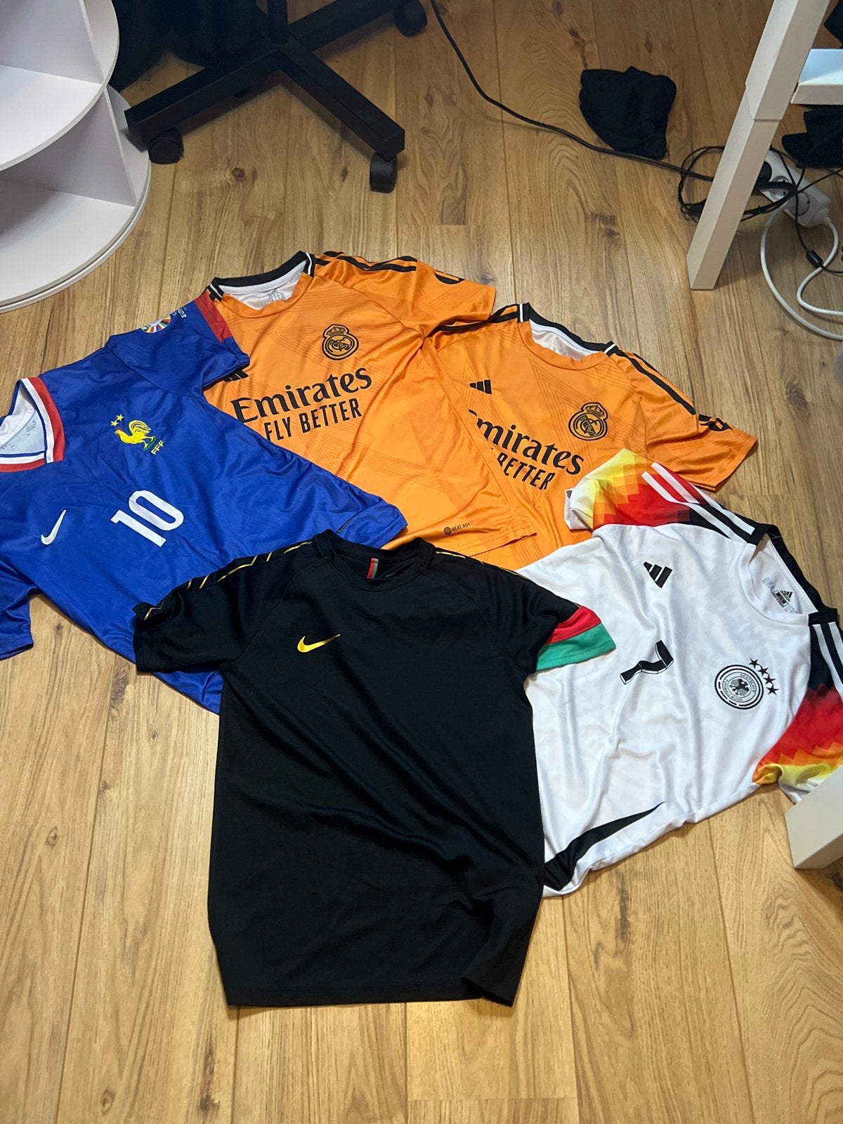 Voetbal collectie: Frankrijk, Real Madrid, Duitsland meer, Ophalen of Verzenden, Gedragen, Overige maten, Meerkleurig