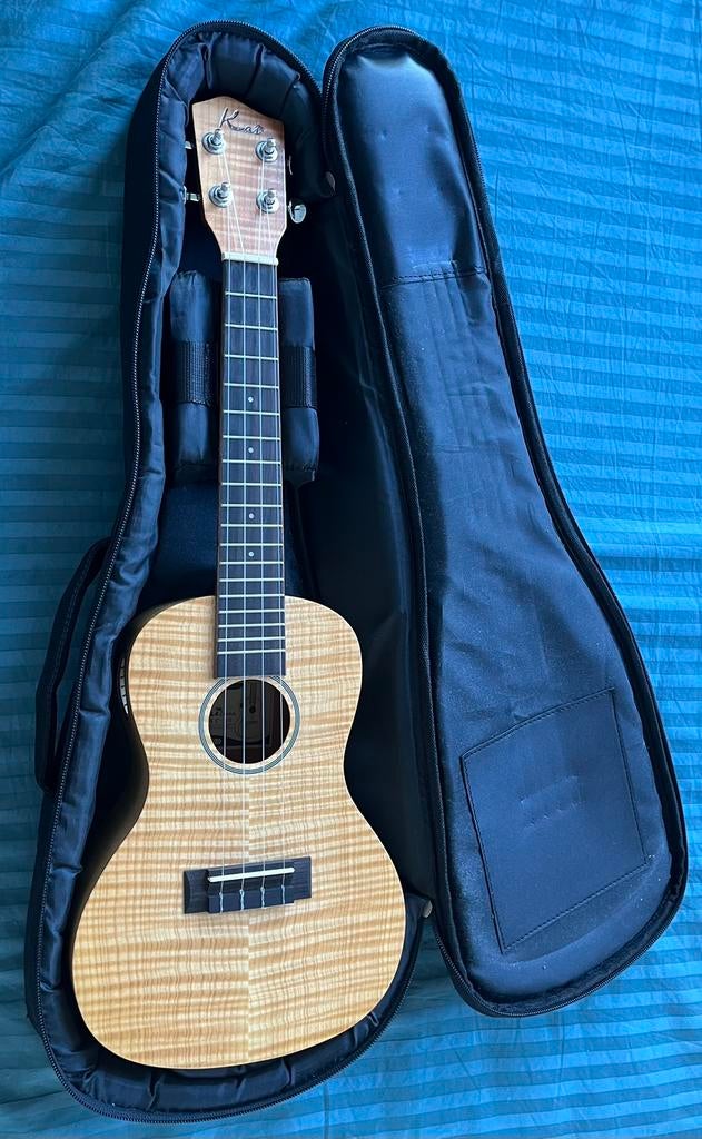 Kai KC-90 ukulele in a bag with capo and spare strings, Muziek en Instrumenten, Snaarinstrumenten | Overige, Ophalen, Zo goed als nieuw