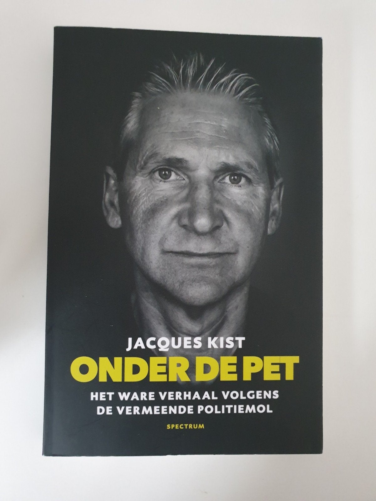 Jacques Kist - Onder de Pet: Het ware verhaal, Ophalen of Verzenden, Gelezen, Jacques Kist