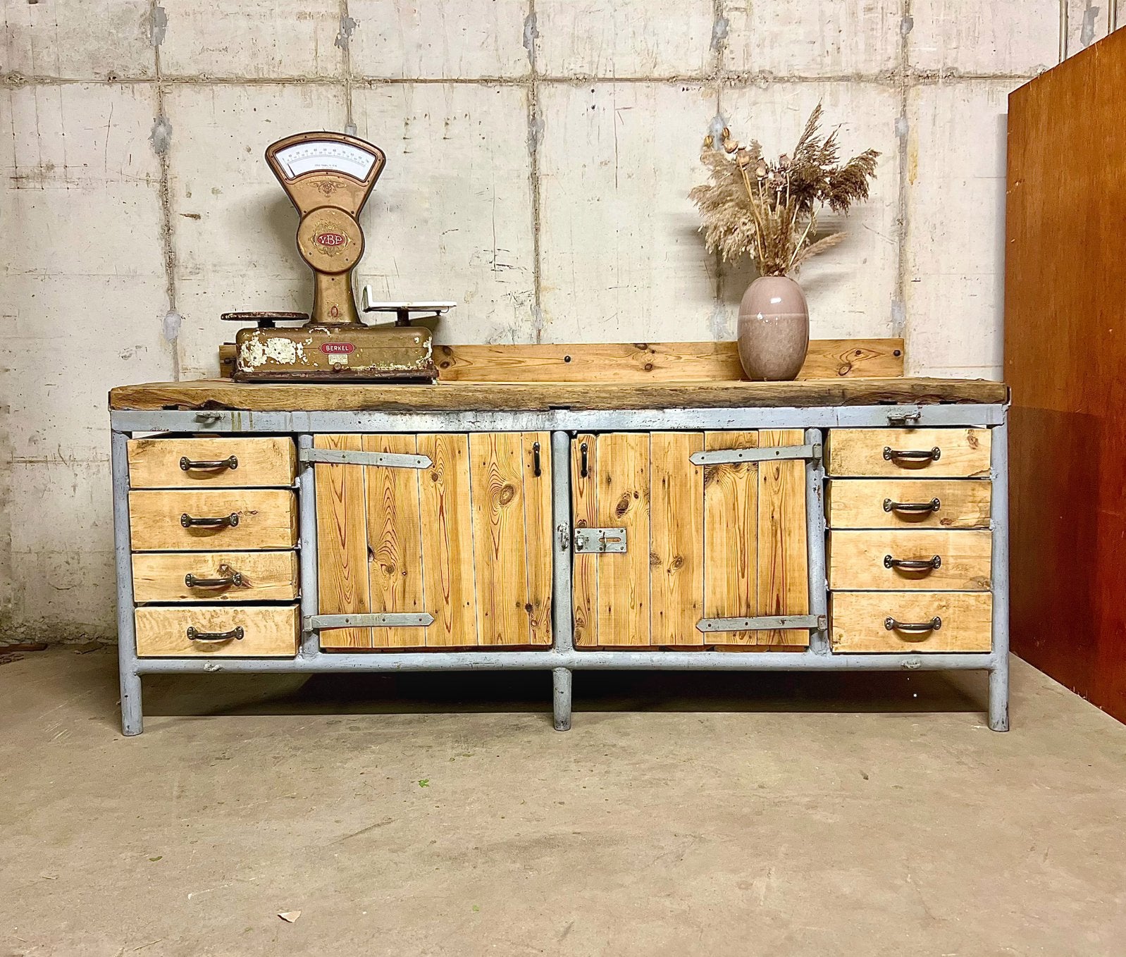 Vintage houten werkbank keukeneiland koffiebar dressoir, Ophalen, Gebruikt, 75 cm of meer, Met lade(s)