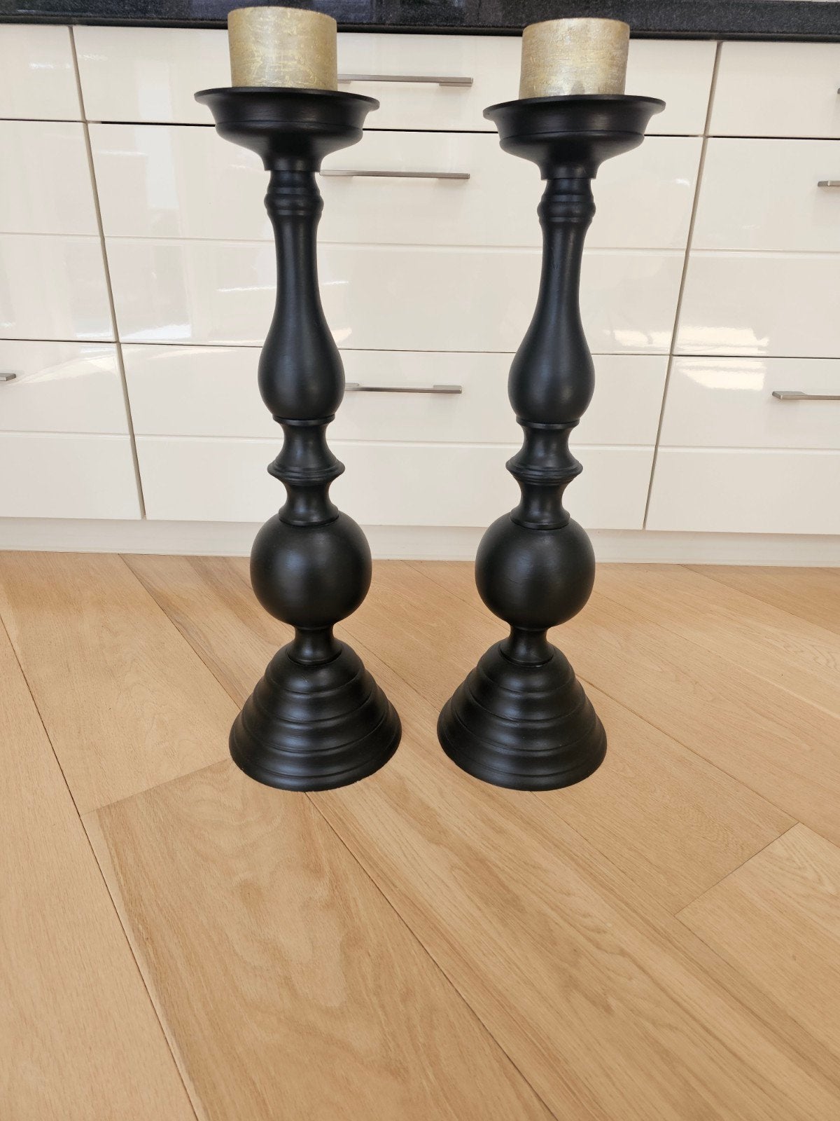 2 zwarte metalen kandelaars, Ophalen