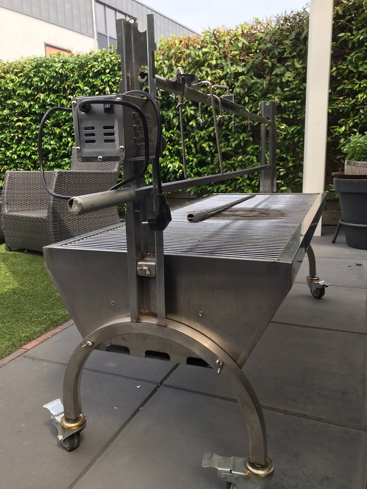 RVS draaispit gril met elektrische motor!, Ophalen, Zo goed als nieuw