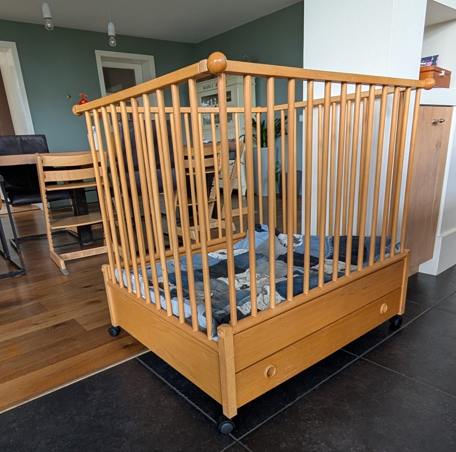 Houten box met lade en wieltjes, Kinderen en Baby's, Ophalen, Gebruikt, Vierkant, Boxkleed
