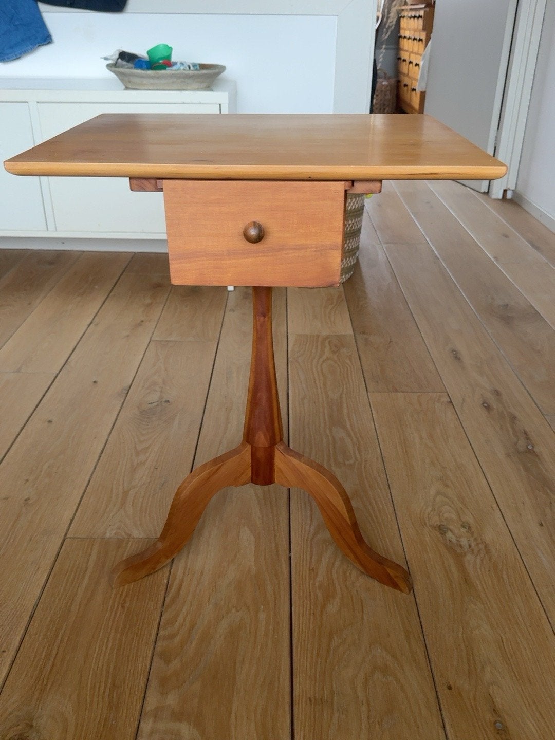 Vintage houten bijzettafel met lade, Ophalen, Minder dan 55 cm, Gebruikt, Vierkant