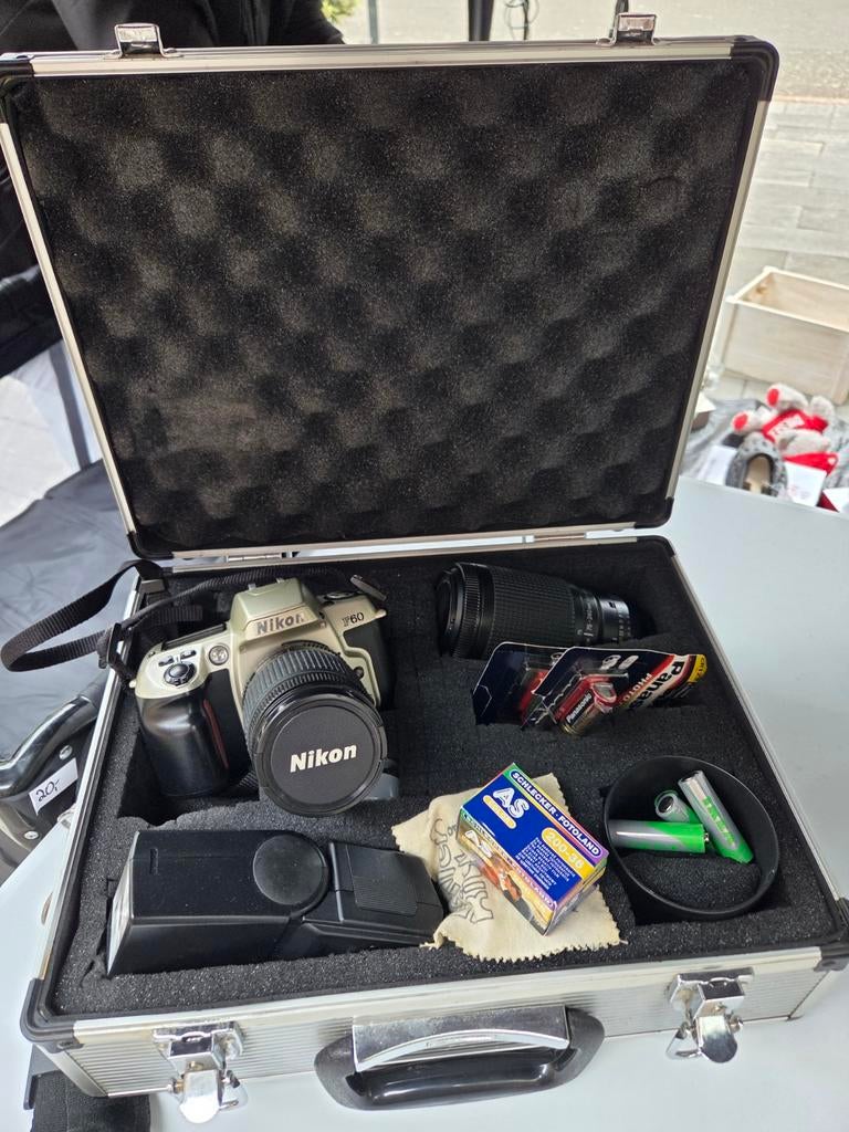 Nikon F90 spiegelreflexcamera met extra lens en flitser, Ophalen of Verzenden