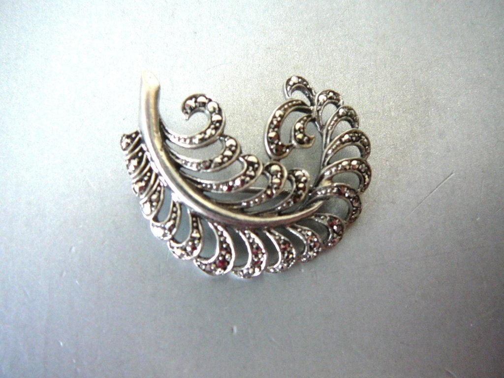 Vintage Zilveren Broche met Markasiet - Bladvorm, Verzenden, Zilver, Broche, Met edelsteen
