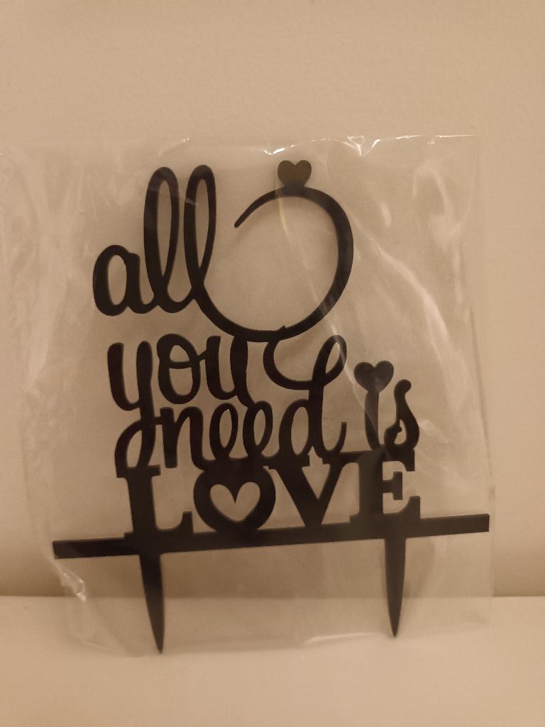 Nieuw acryl taart topper all you need is love (zwart), Hobby en Vrije tijd, Taarten en Cupcakes maken, Ophalen of Verzenden, Nieuw