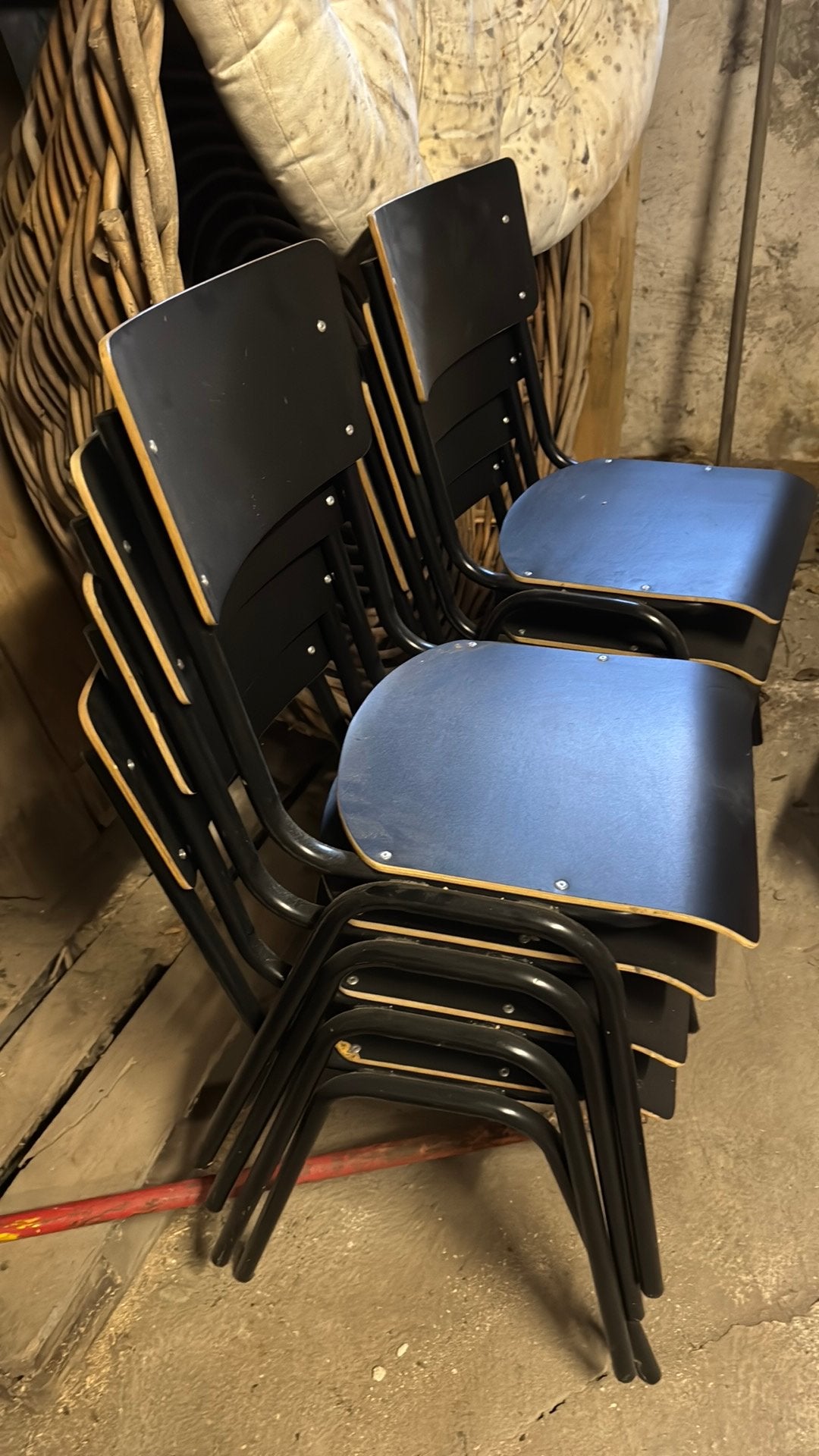 Zwarte stoelen metalen frame en houten zitting stuk prijs, Huis en Inrichting, Ophalen, Gebruikt, Zwart, Eén
