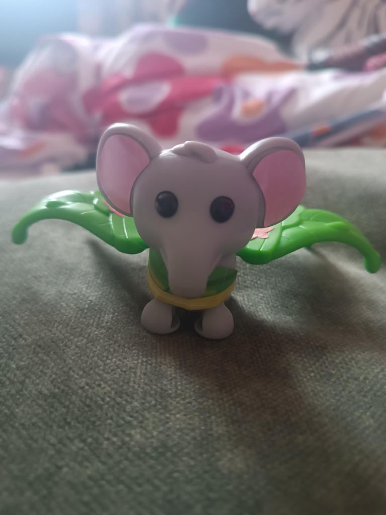 Plastic figuur van olifant-Adopt me., Ophalen of Verzenden, Zo goed als nieuw, Jongen of Meisje